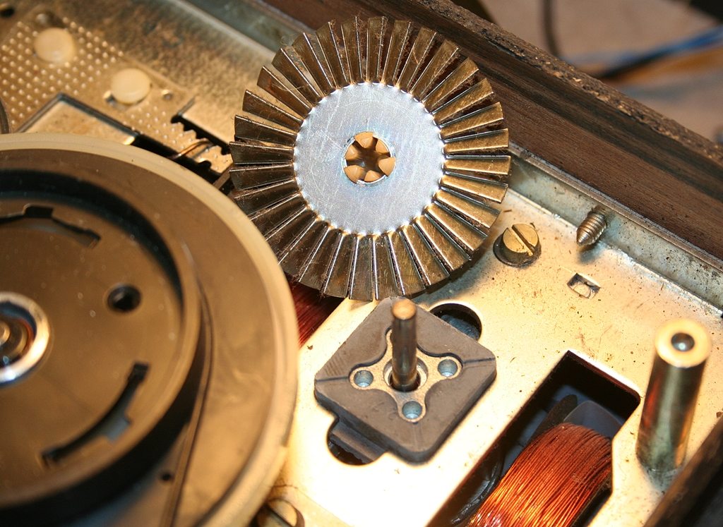 Tonbandgerät reparieren: Motor im Magnetophon 212