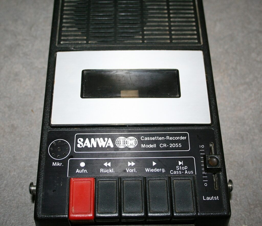 Sanwa CR-2055 Kassettenrekorder